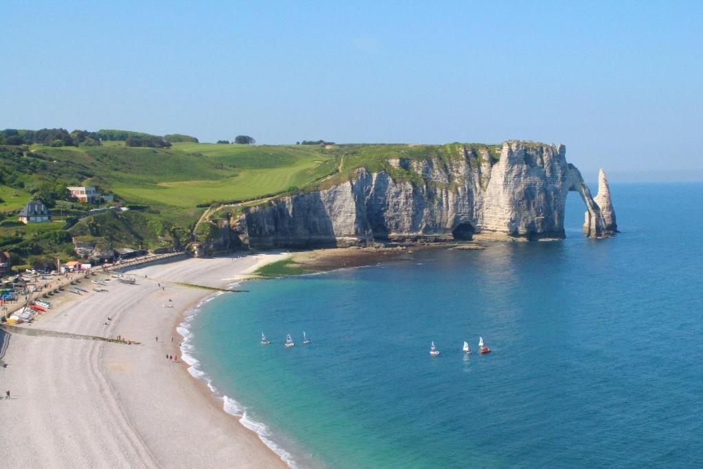 Camping Les Falaises De Toussaint 外观 照片