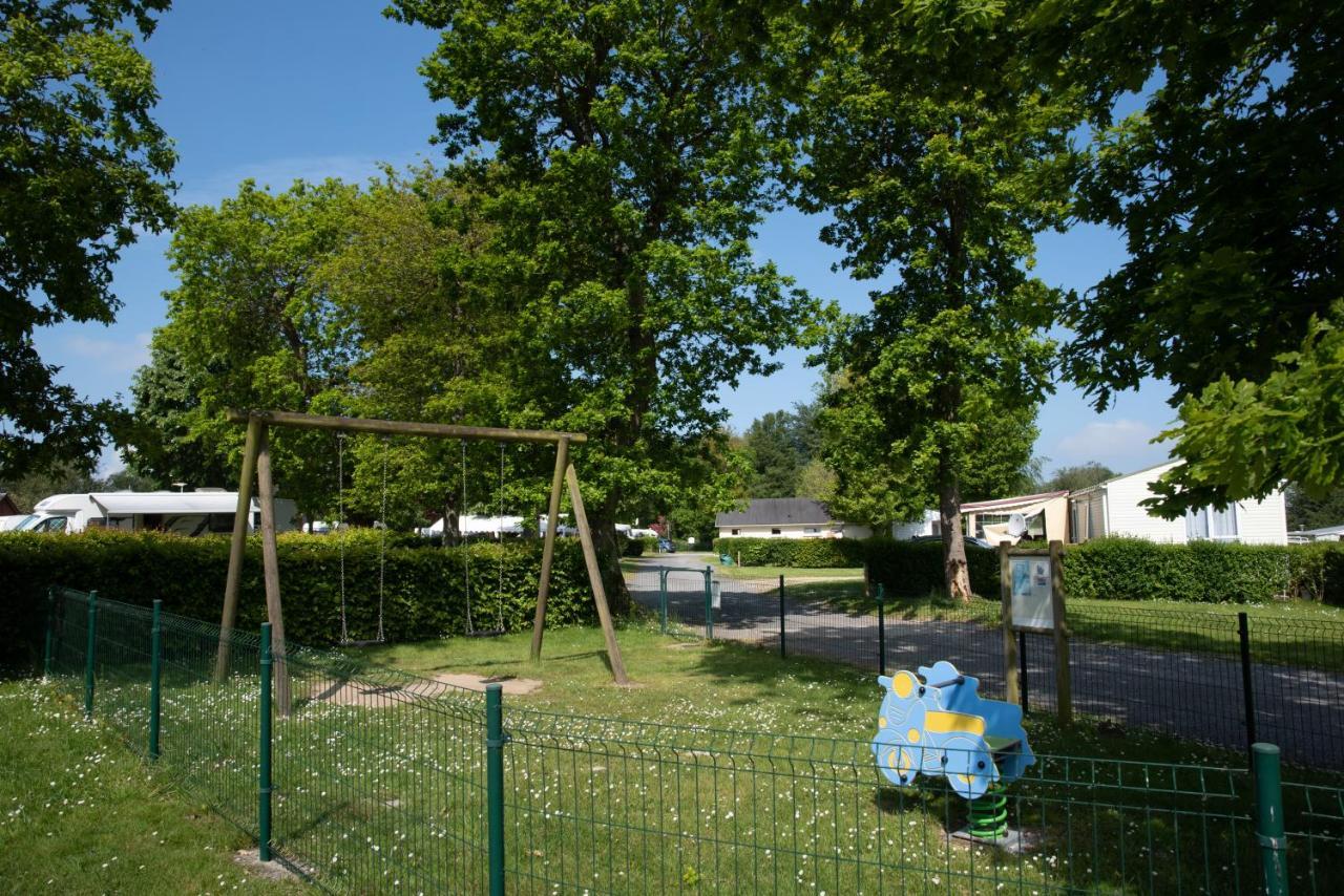 Camping Les Falaises De Toussaint 外观 照片